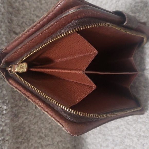 Louis Vuitton Monogram Wallet Authentic - Picture 8 of 12